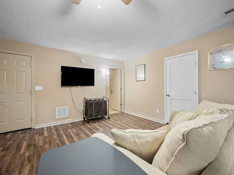 646 Woodcrest Manor Dr — Photo 6