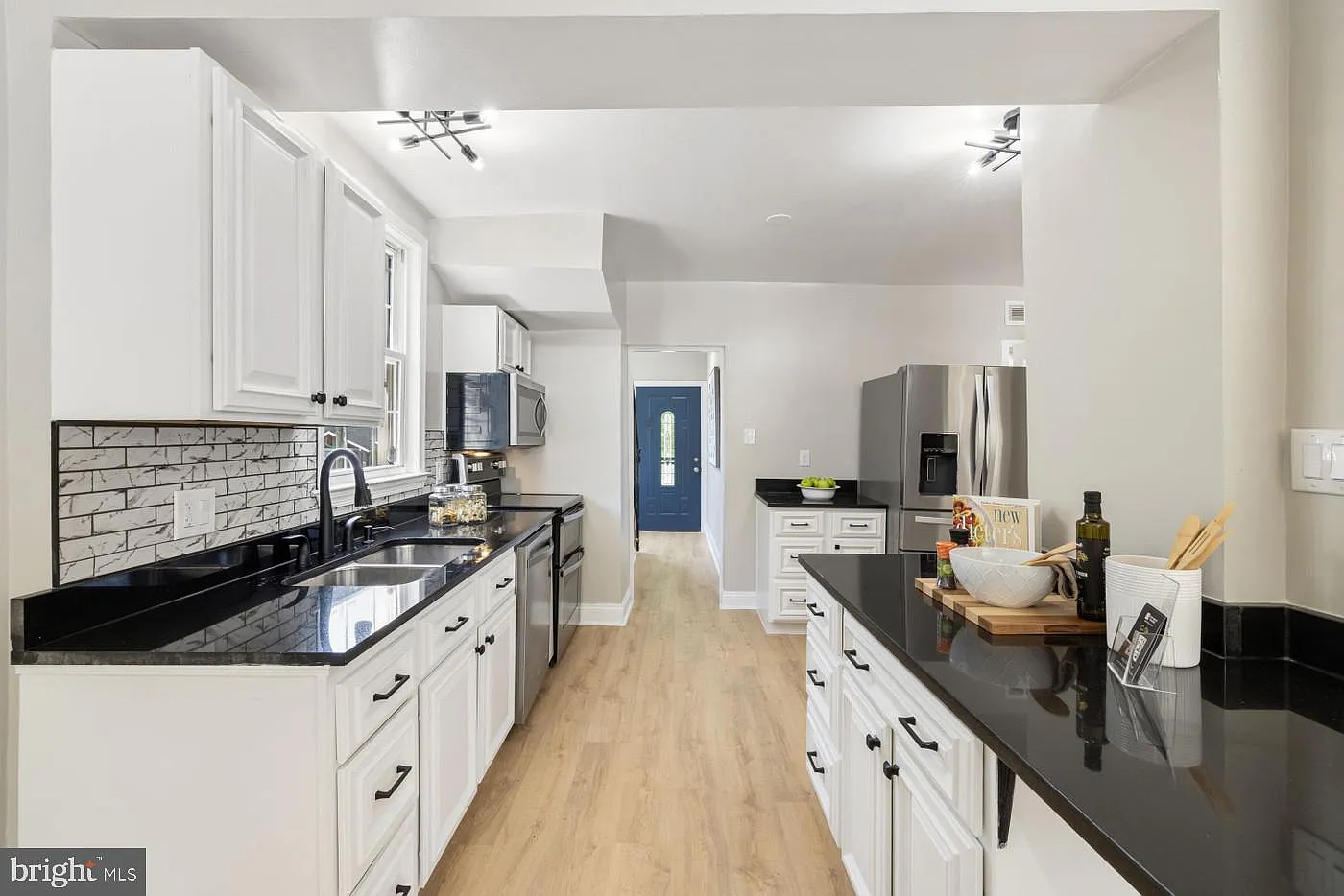 6 bed, 4.5 bath, 3399 sqft, $6,000 — Photo 2