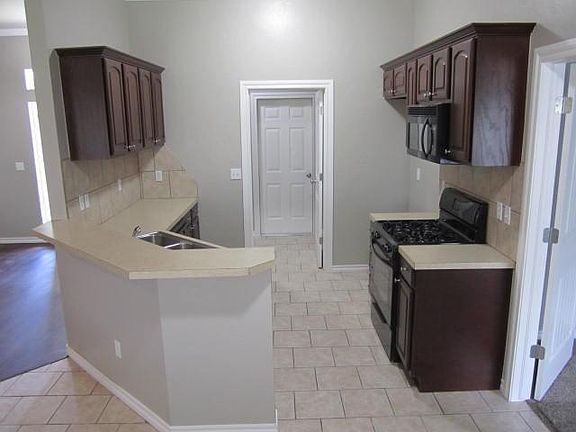 5th image of 704 N Markwell Ave