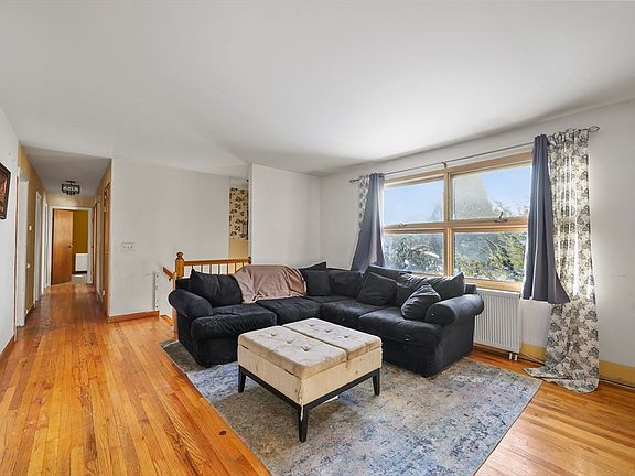4th image of 16 Leona Dr