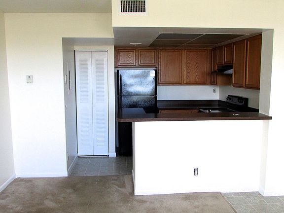 4th image of 708 Executive Center Dr APT 32