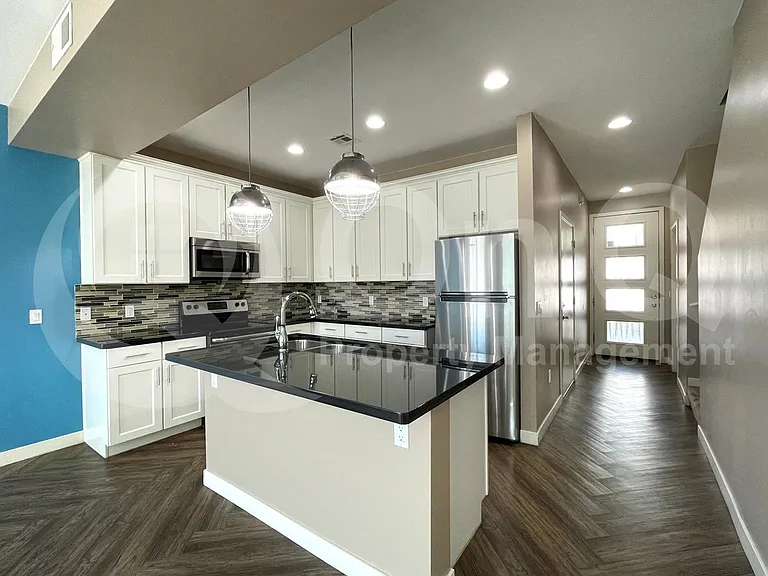 1264 E Curry Rd — Photo 9