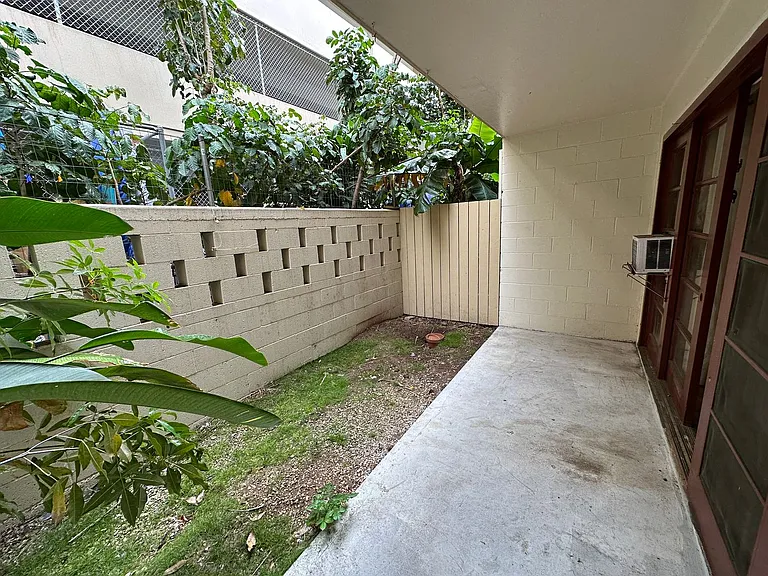 369 Hobron Ln — Photo 8