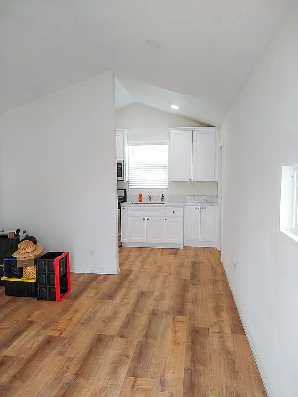 Studio, 300 sqft, $1,800 — Photo 2