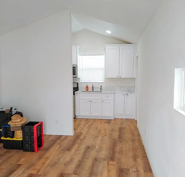 322 1/2 E Wilshire Ave #322-1/2 — Photo 2