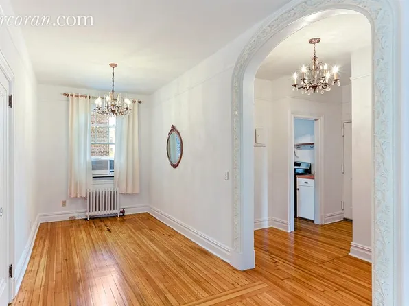 27 Commerce Street image 1 of 7