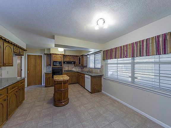 5th image of 1305 Mesquite Ln