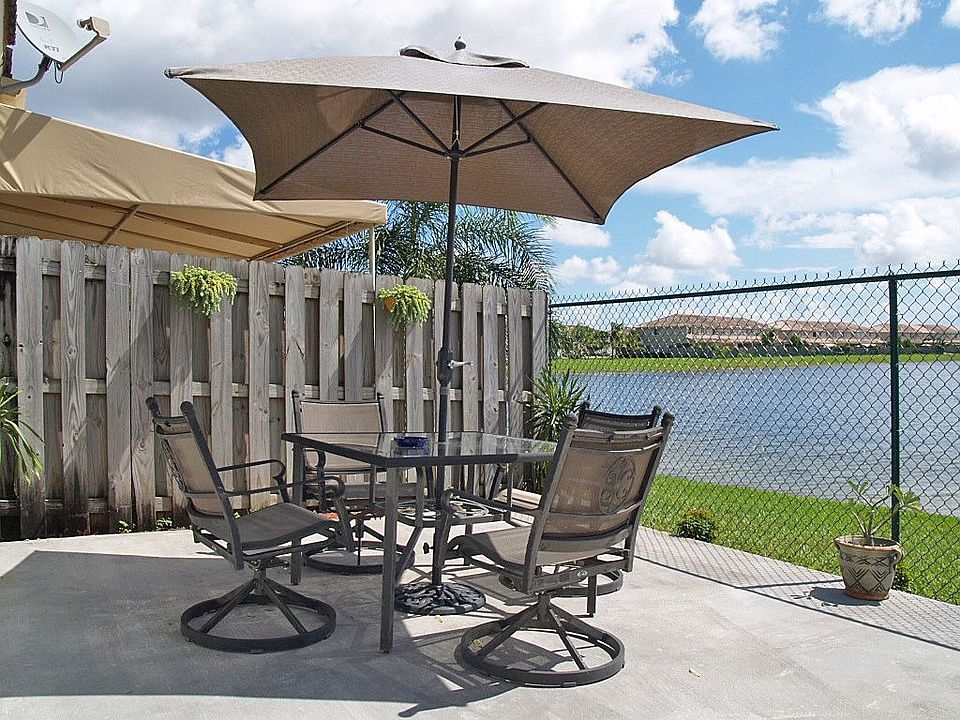 patio/lake