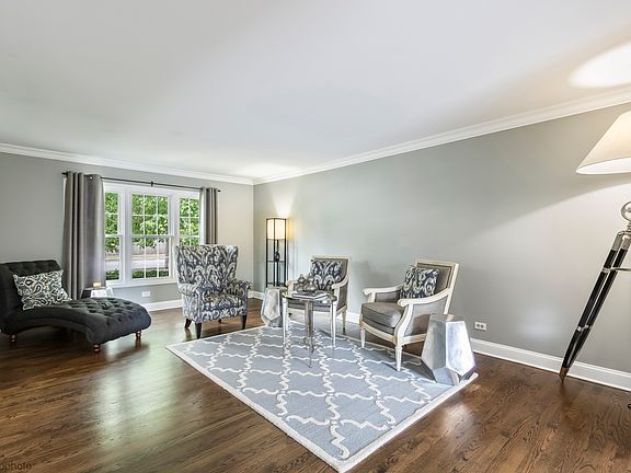5th image of 483 Evergreen Dr