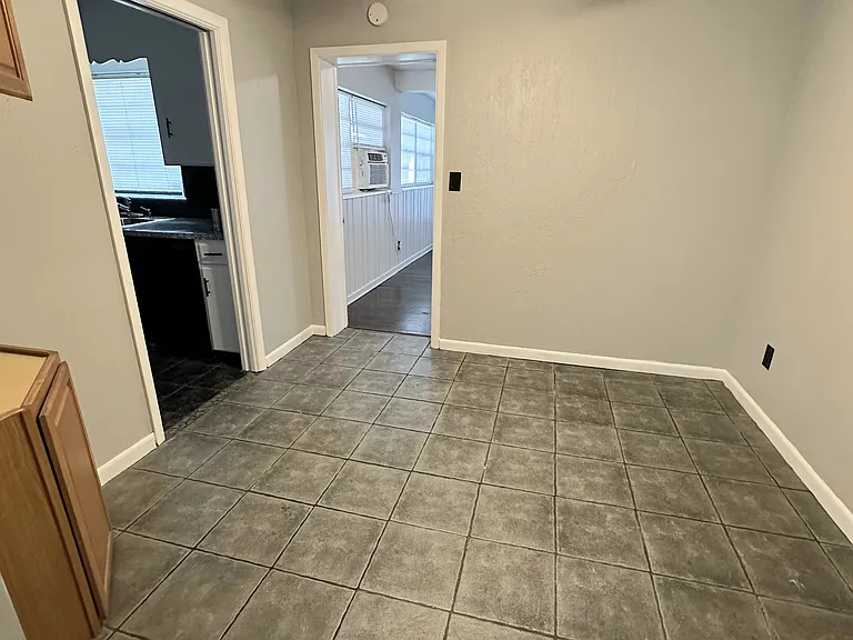 332 Bay St — Photo 10