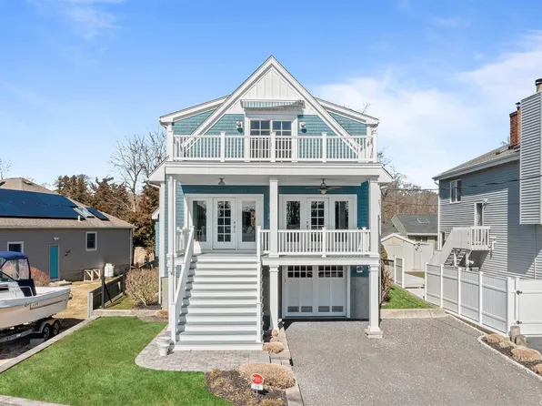 14 Willow Street, Aquebogue, NY 11931