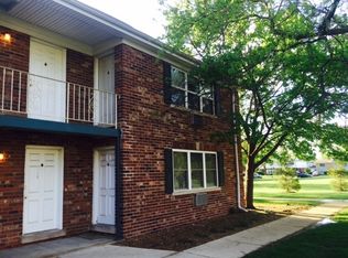 11 Briar St APT 46, Glen Ellyn, IL 60137