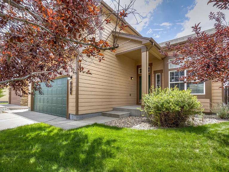 6104 Hayfield Pl — Photo 2