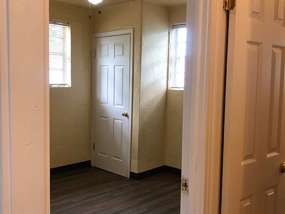 3rd image of 1248 Graham Ave