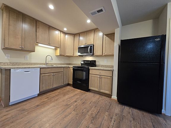 3rd image of 729 Olde Forge Dr