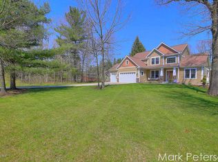 10450 Fawn Ridge Dr, Greenville, MI 48838