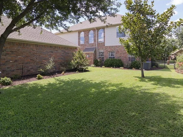 213 Longview Ct — Photo 28