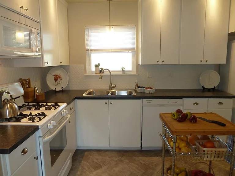 2303 Devonshire Dr — Photo 6