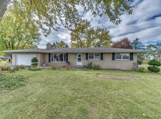 8N710 Wildwood Dr, Elgin, IL 60124