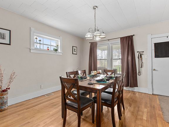 3rd image of 305 Garden St