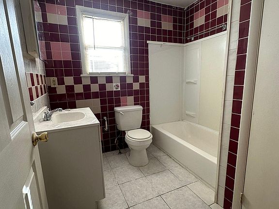 2nd image of 219 N Broom St APT 3