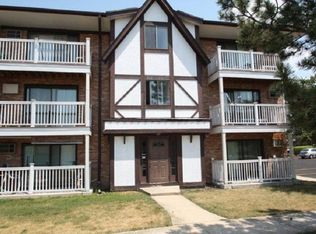 297 Gregory St APT 4, Aurora, IL 60504