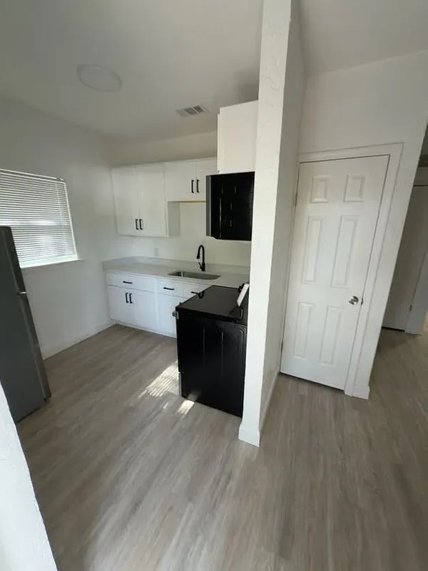 2 bed, 1.0 bath, $1,440 — Photo 3