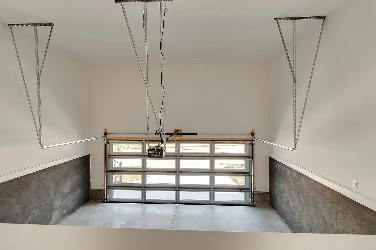 3 bed, 2400 sqft, $3,000 — Photo 4