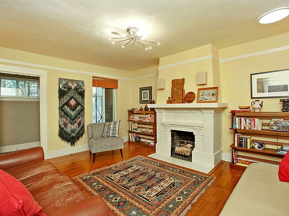 4th image of 566 Lisbon St