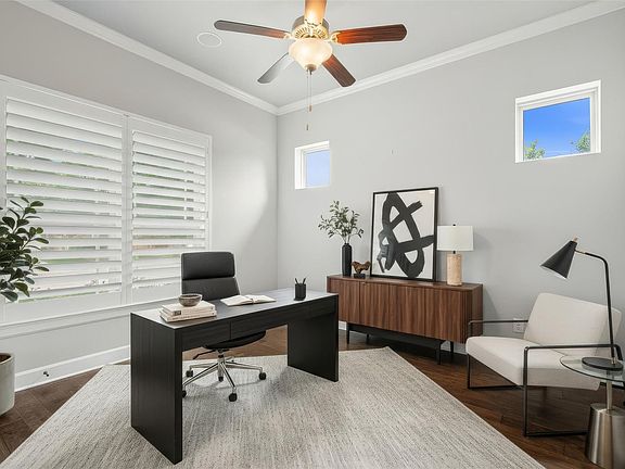 4th image of 103 Lockhart Loop