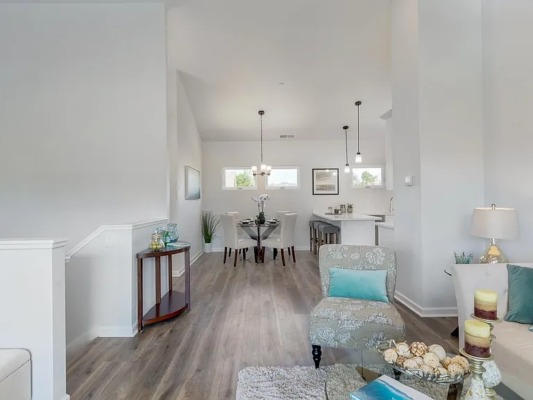 534 S Branciforte Ave — Photo 6