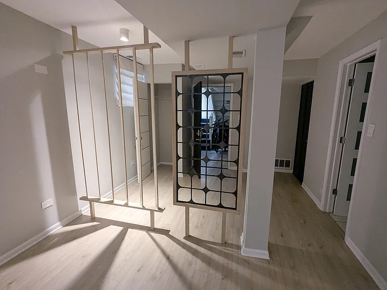 633 W. Arlington Pl. — Photo 1