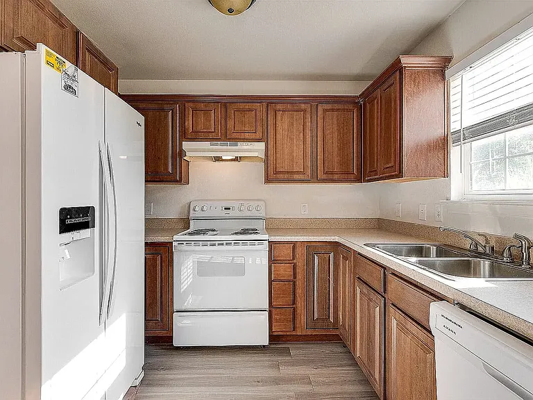 1115 Parkway Trl — Photo 16
