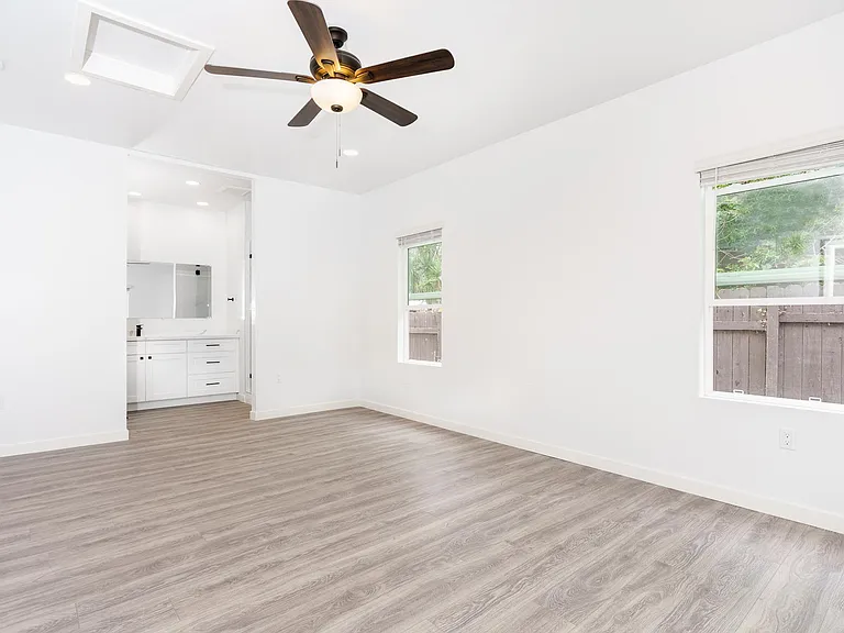 4564 Sauk Ave — Photo 10