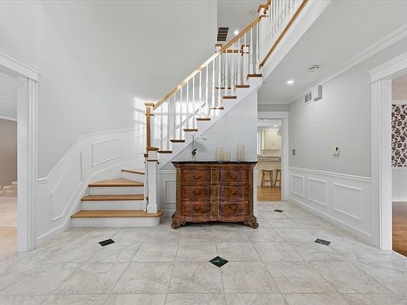 2nd image of 33 Whichita Rd