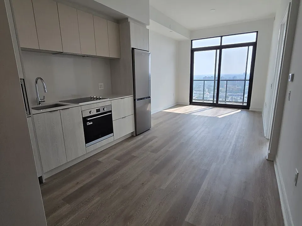 86 Dundas St E #1715