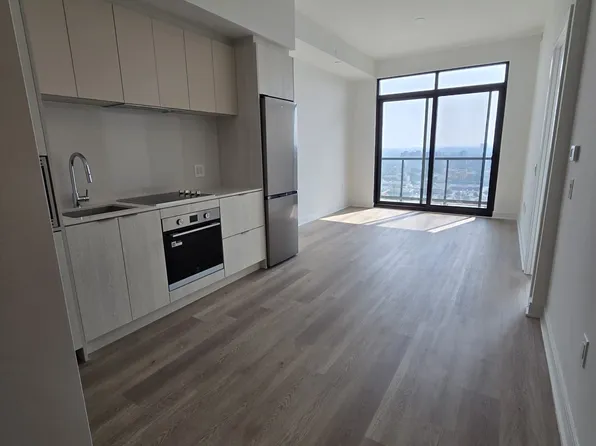 86 Dundas St E, Mississauga, ON
