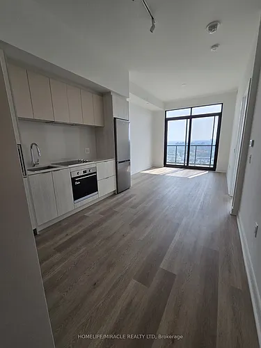 86 Dundas St E Photo 1