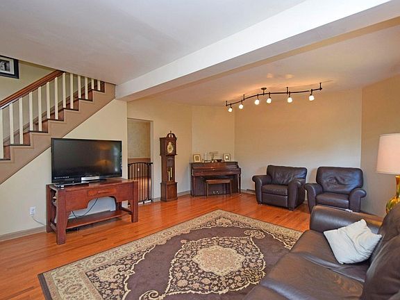 3rd image of 4528 Homer Ave