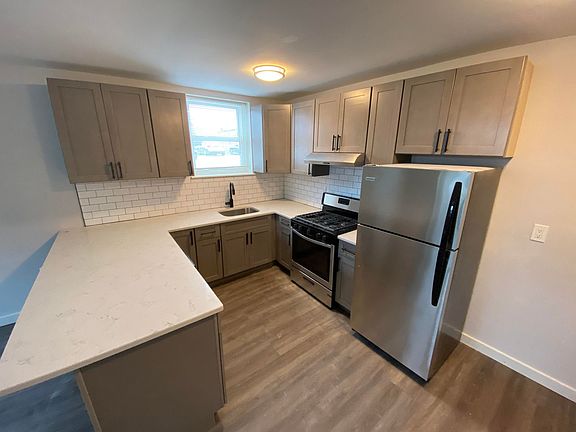 3rd image of 220 4th Ave APT 5