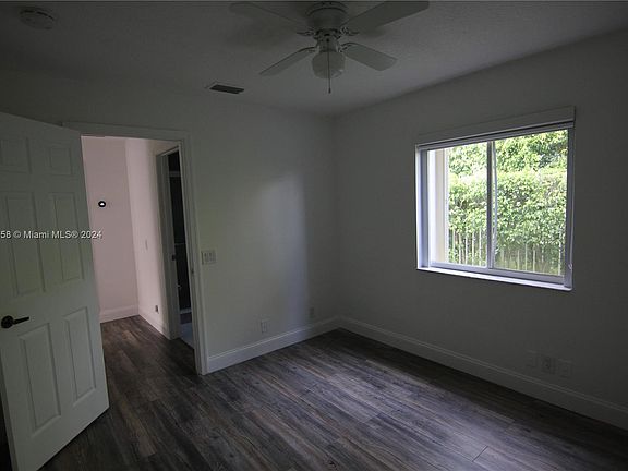 4th image of 1557 Salerno Cir #1557