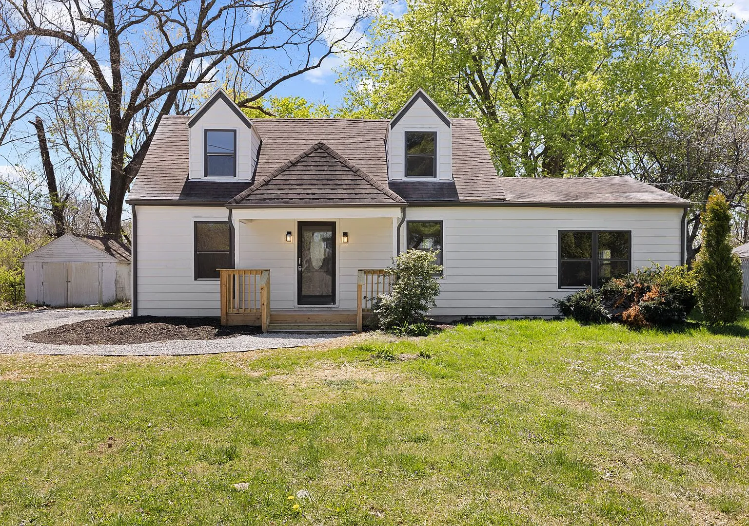 Dream House! Three Bedroom fully Renovated Ranch-style home! — Photo 1
