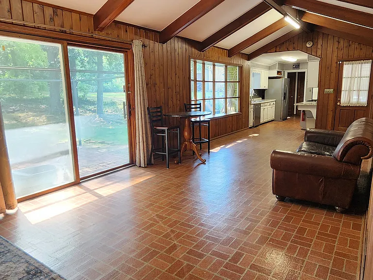 4242 Glenda Dr — Photo 3