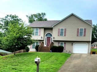 6821 Stonington Rd, Roanoke, VA 24019