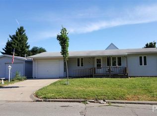 131 W Ash St, Canton, IL 61520