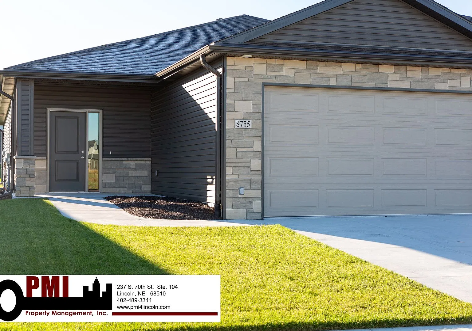 NEW! 3 Bedroom 3 Bathroom Town Home — Photo 1