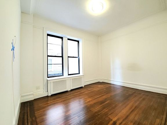 4th image of 166 W 72nd St #12810