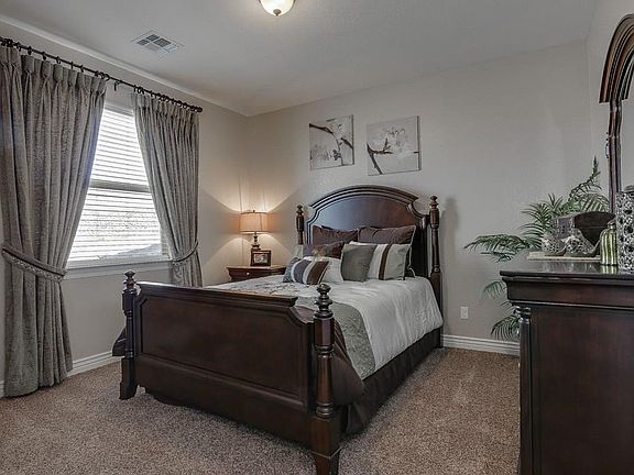 3rd image of 713 Colonial Blf
