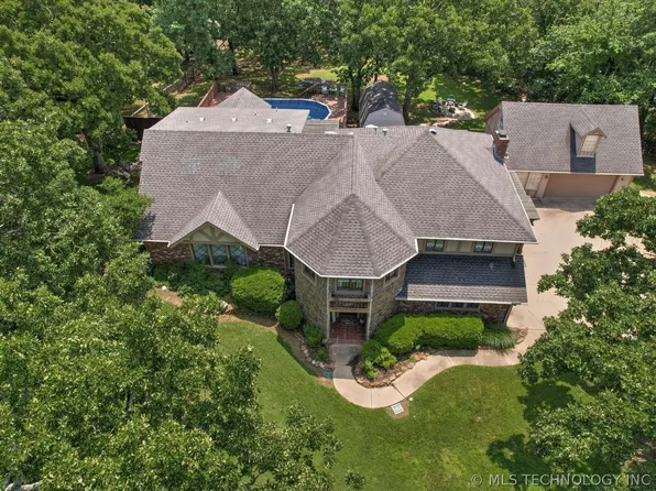 12525 Skyline Dr, Jenks, OK 74037