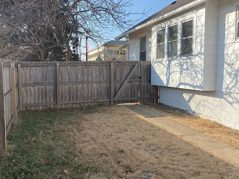 2080 SW Washburn Ave — Photo 7